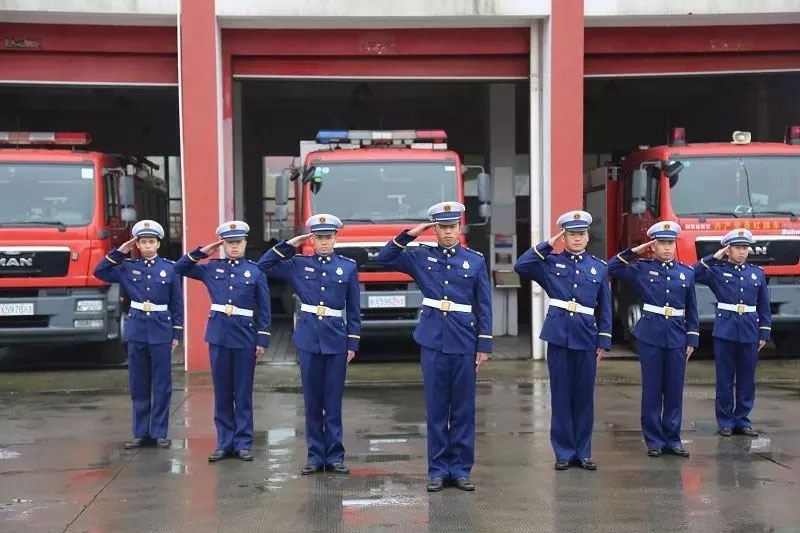 哪有什么岁月静好，只是有人在替我们负重前行