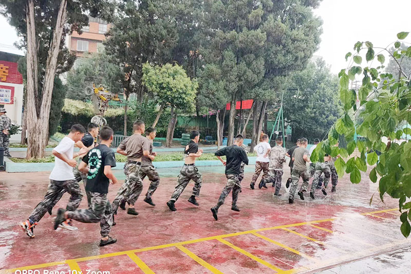 <b>风再狂，雨再大，也阻止不了我奔</b>