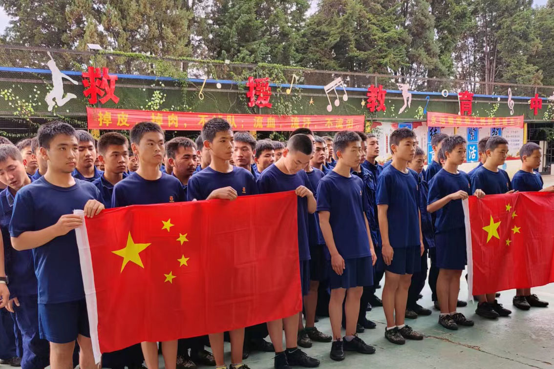 <b>今天，我们一起表白：我爱你祖国</b>